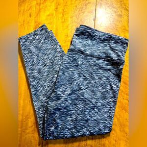 NYL calf length activewear leggings, excellent condition, size medium
